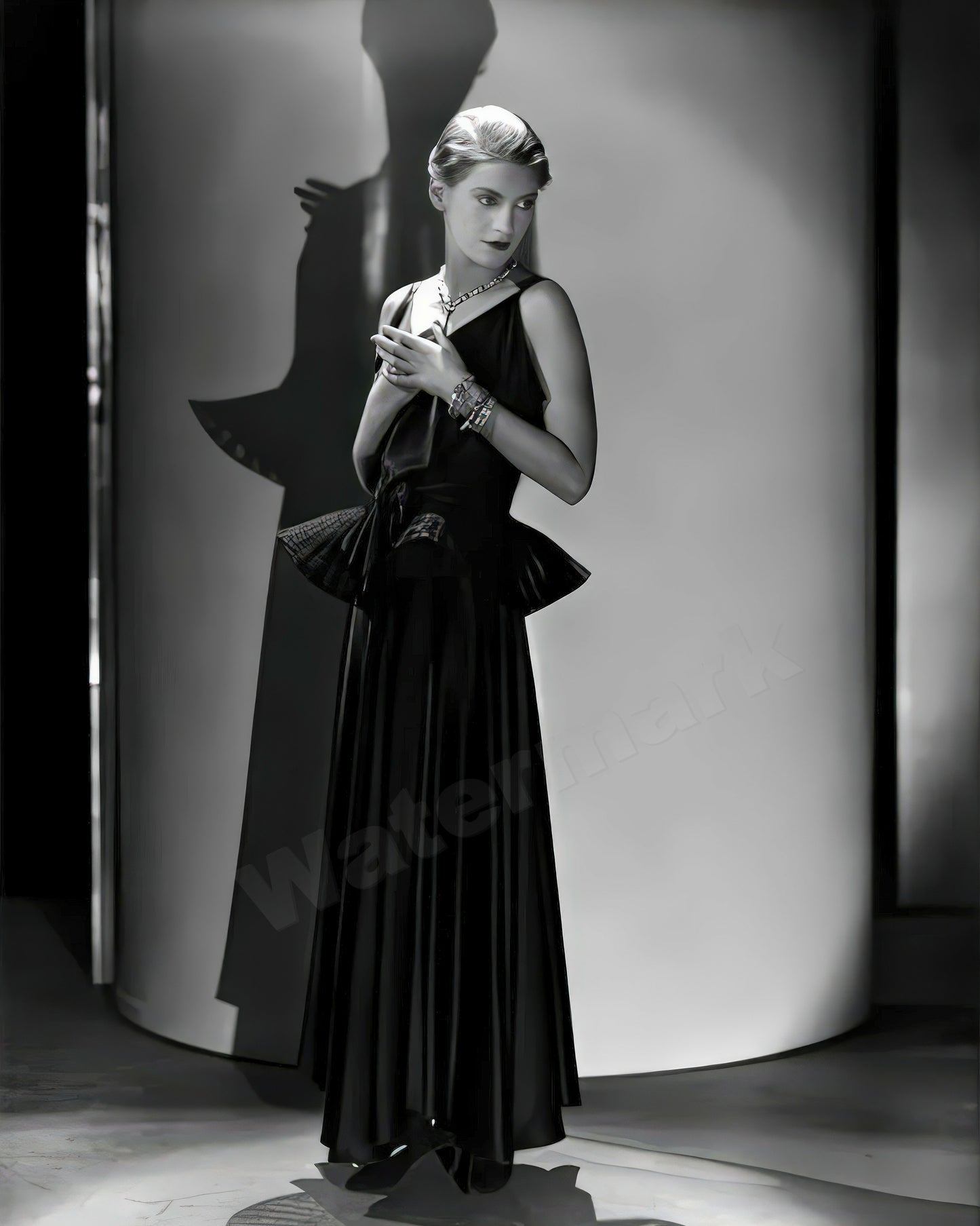 Lee Miller in Paris c. 1931 B&W Photo - Celebrity Actresses