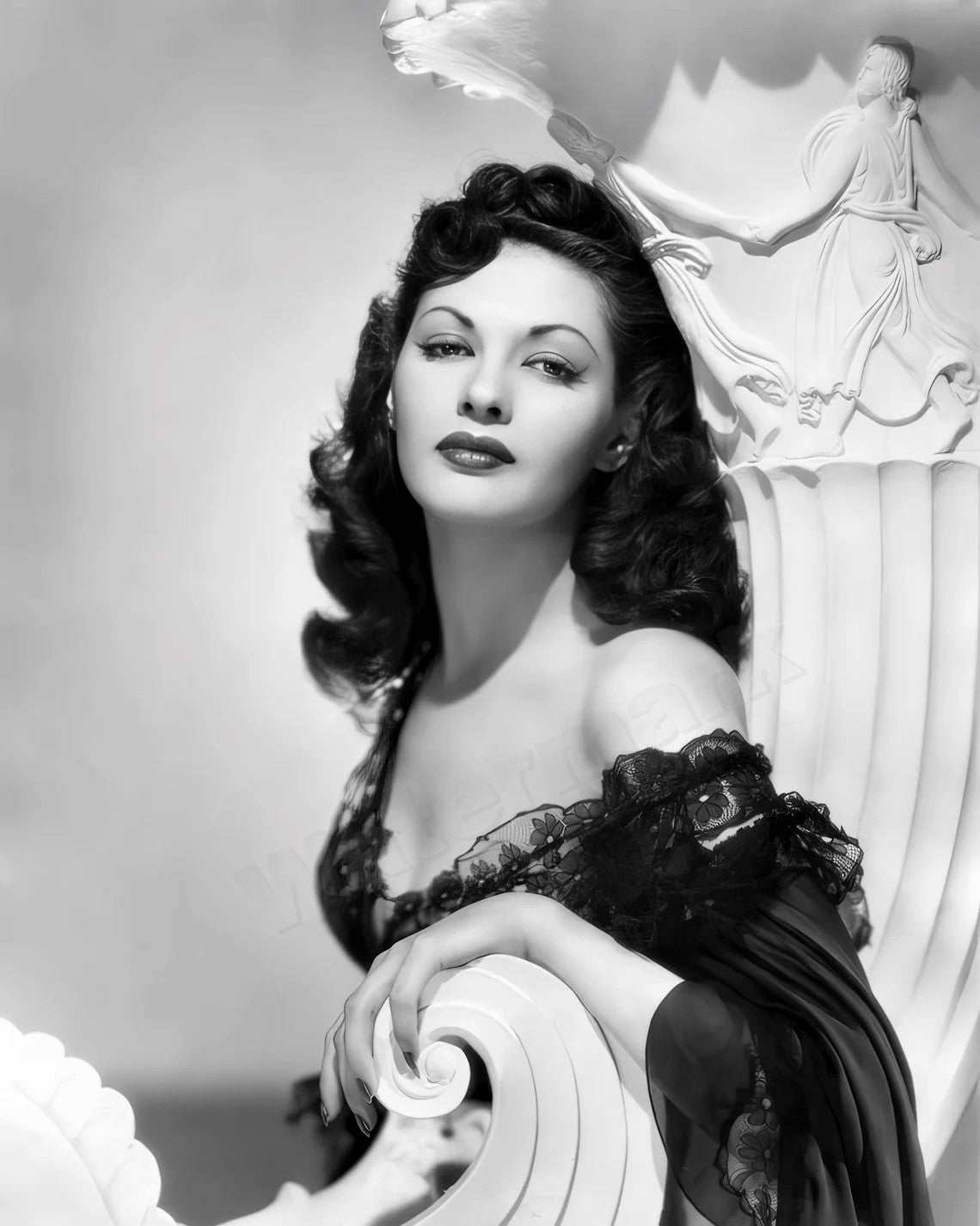 Yvonne de Carlo 1940s Era Sultry Actress B&W Photo - Celebrity Actresses