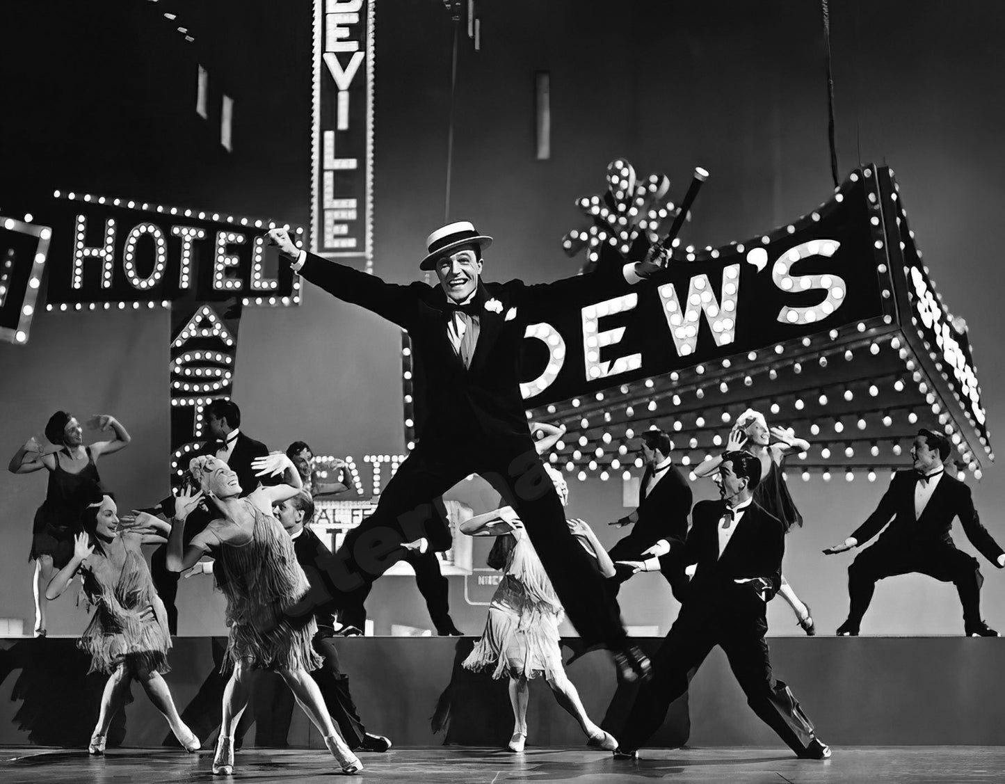 Gene Kelly Singin' In The Rain B&W Photo - Celebrity Actors and Dancers