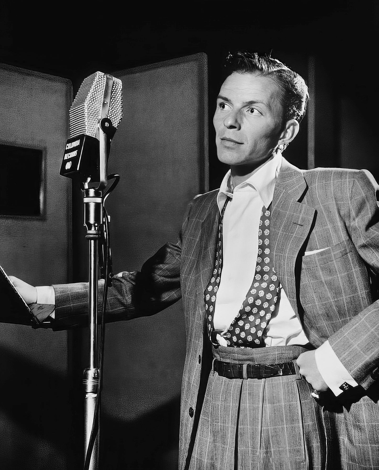 Frank Sinatra In New York B&W Photo - Celebrity Actors and Musicians