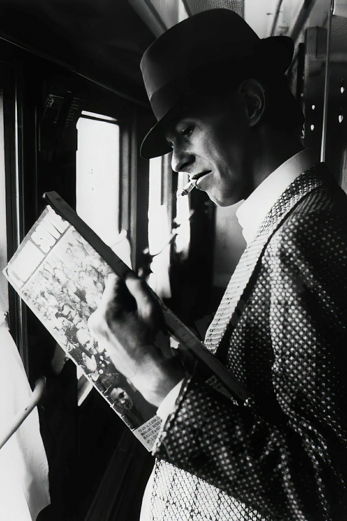 David Bowie Reading On The Train B&W Photo - Celebrity Musicians