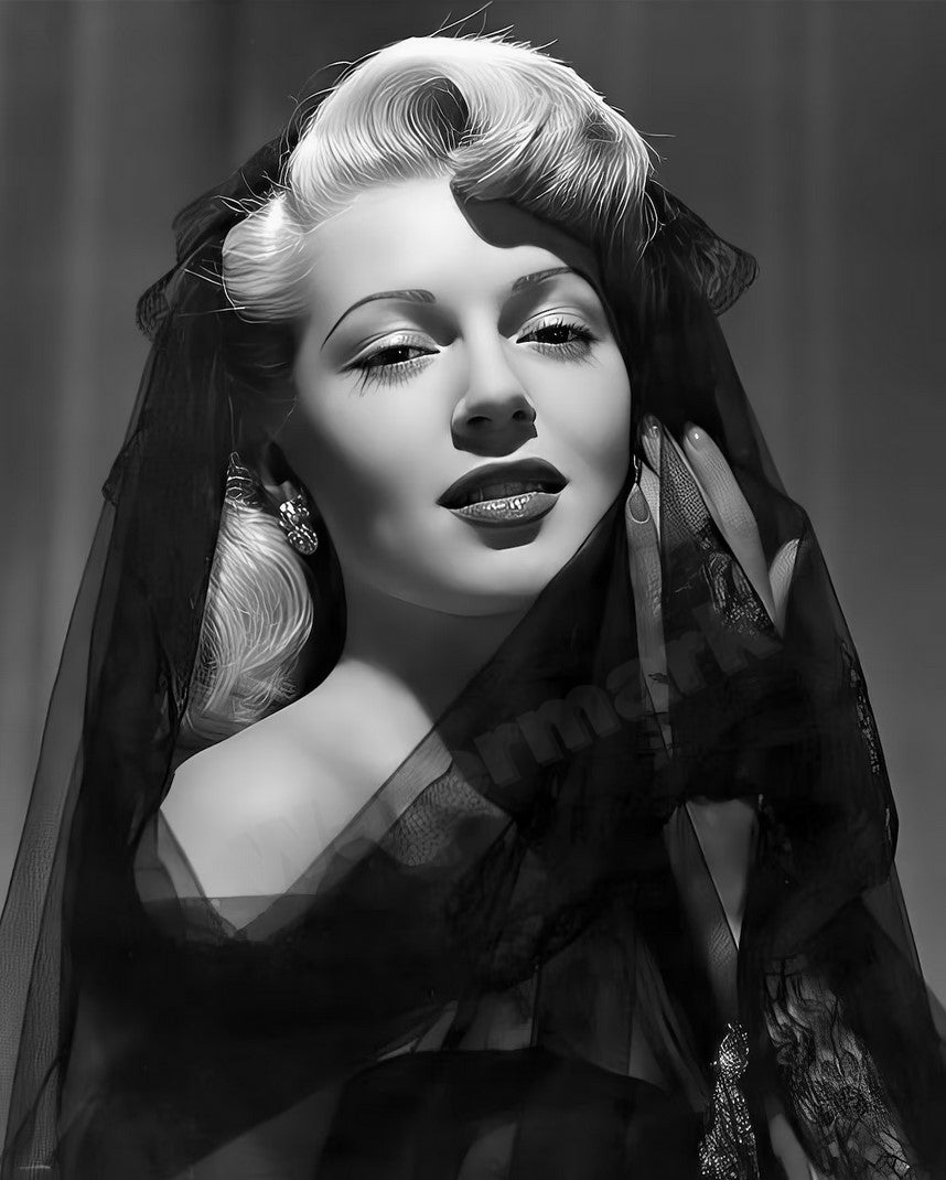 Lana Turner c. 1943 B&W Photo - Celebrity Actresses