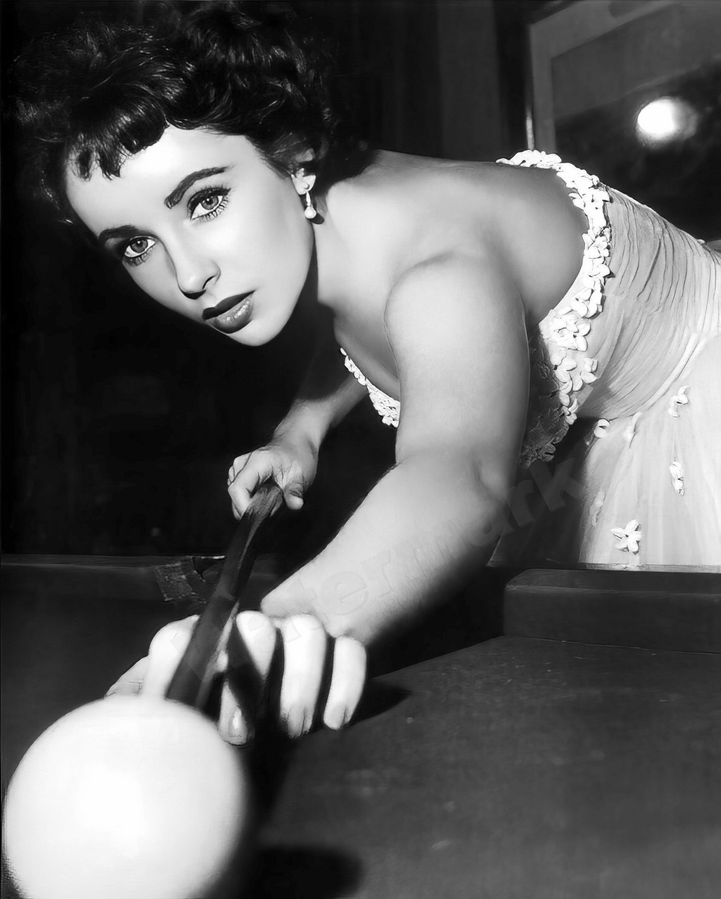 Elizabeth Taylor c. 1950's shooting pool B&W Photo - Celebrity Actresses