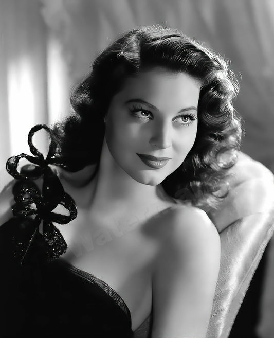 Ava Gardner publicity photo c. 1944 B&W Photo - Celebrity Actresses