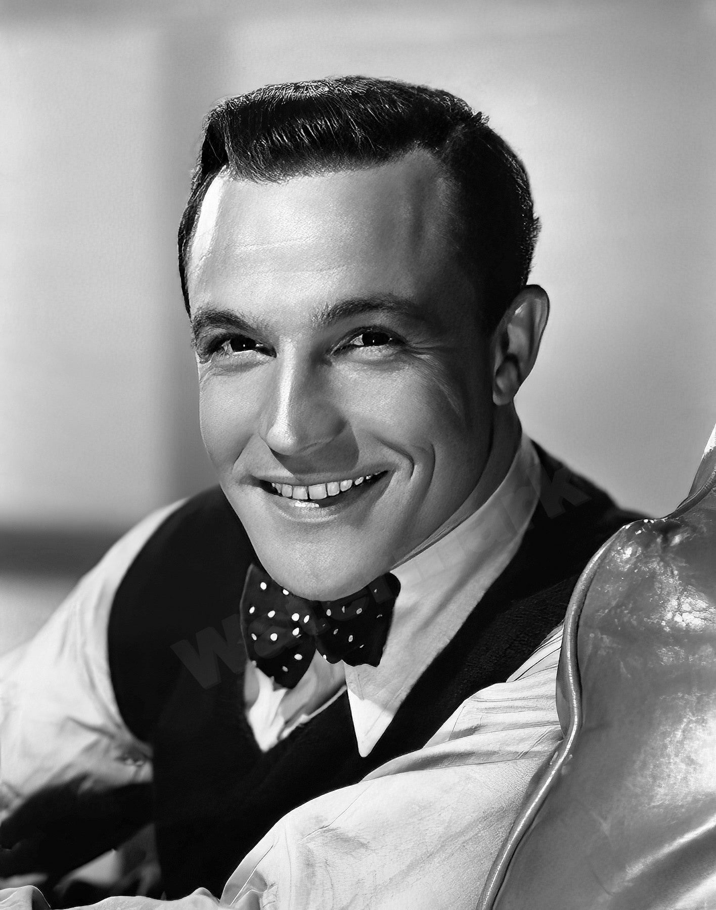 Gene Kelly Big Smile In The Studio B&W Photo - Celebrity Actors