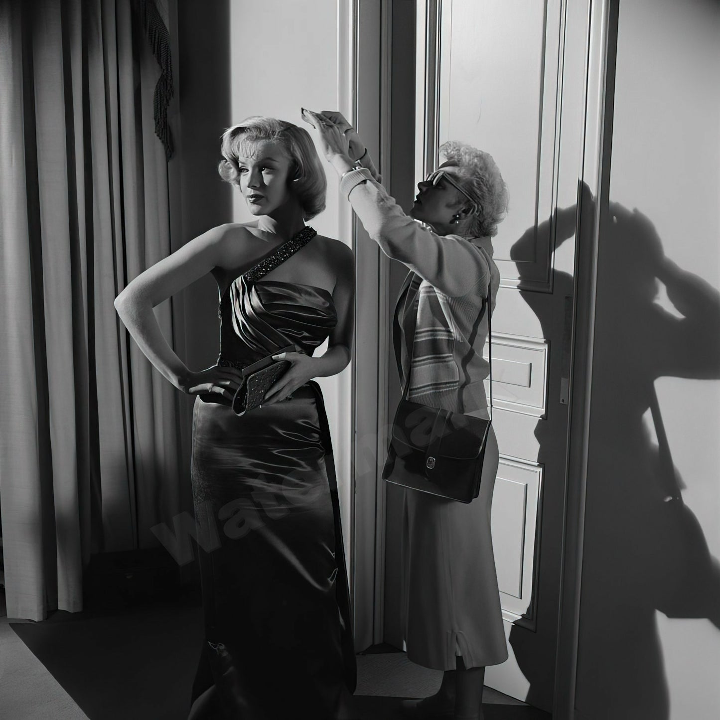 Marilyn Monroe With Hairdresser On The Set Of How To Marry A Millionaire B&W Photo - Celebrity Actresses