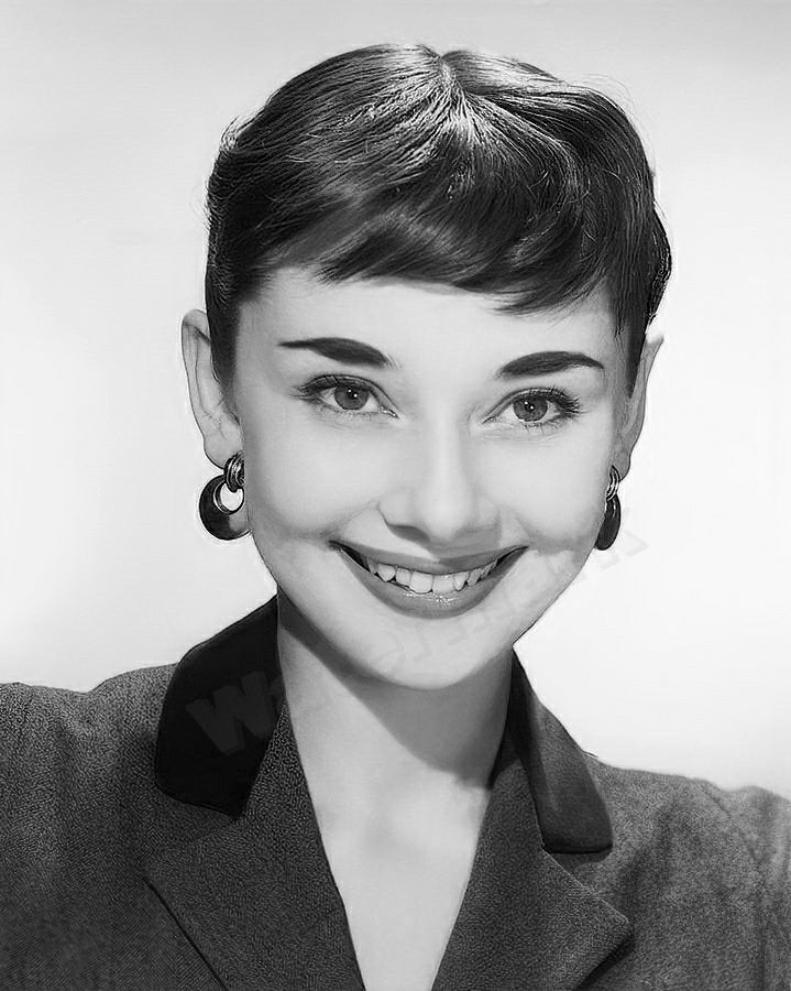 Audrey Hepburn Big Smile In The Studio B&W Photo - Celebrity Actresses