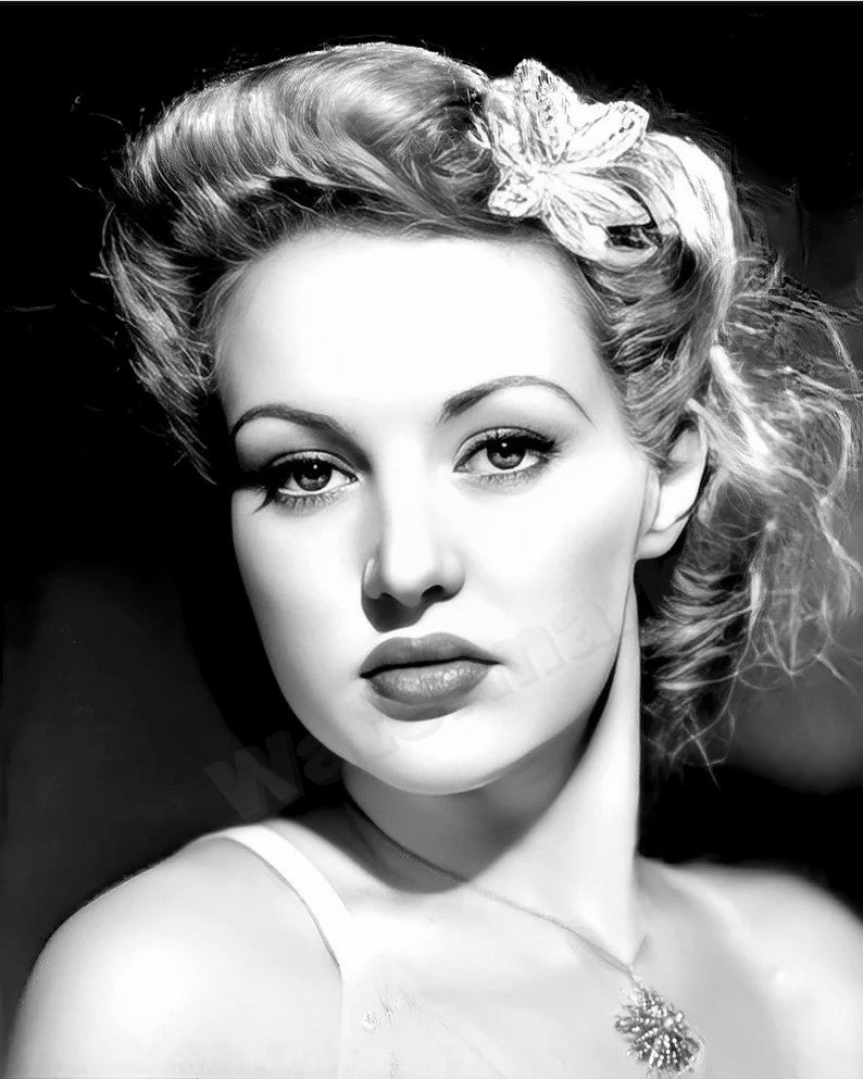 Betty Grable studio portrait c. 1930's B&W Photo - Celebrity Actresses