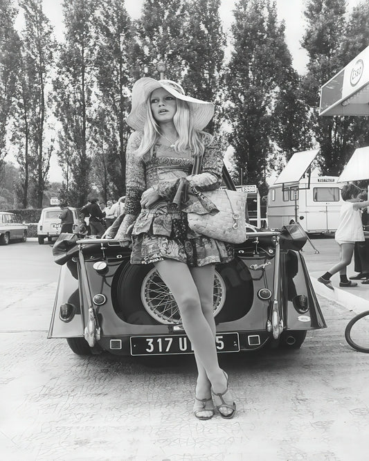 Brigitte Bardot Posed With Vintage Car B&W Photo - Celebrity Actresses