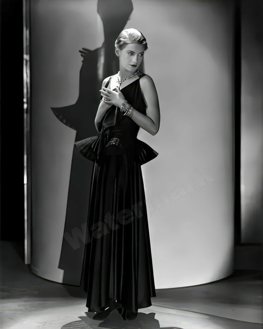 Lee Miller in Paris c. 1931 B&W Photo - Celebrity Actresses