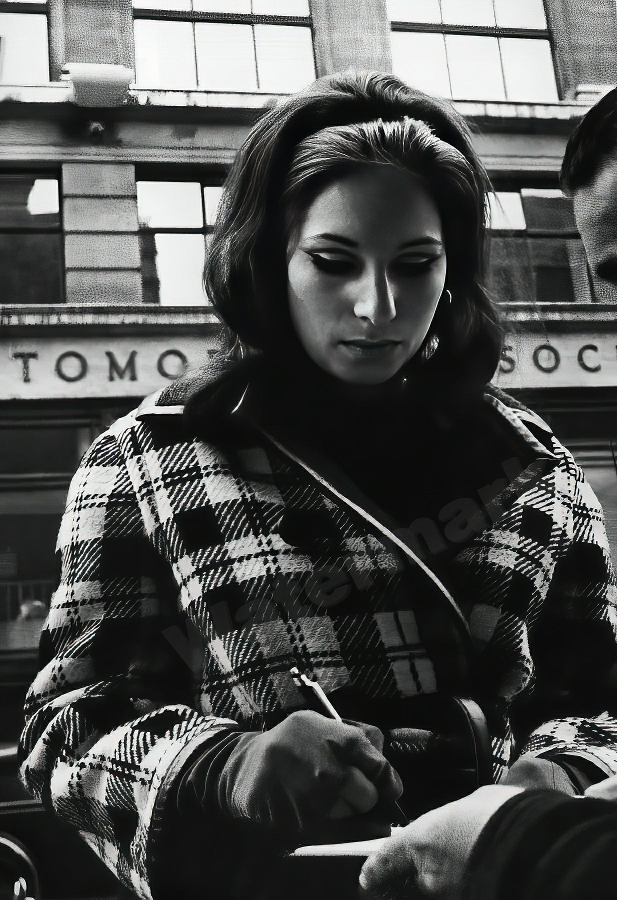 Barbra Streisand Signing Autographs B&W Photo - Celebrity Actresses and Musicians