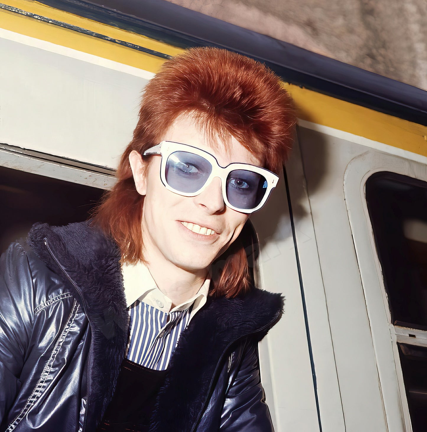 David Bowie Candid In Sunglasses Vintage Photo - Celebrity Musicians