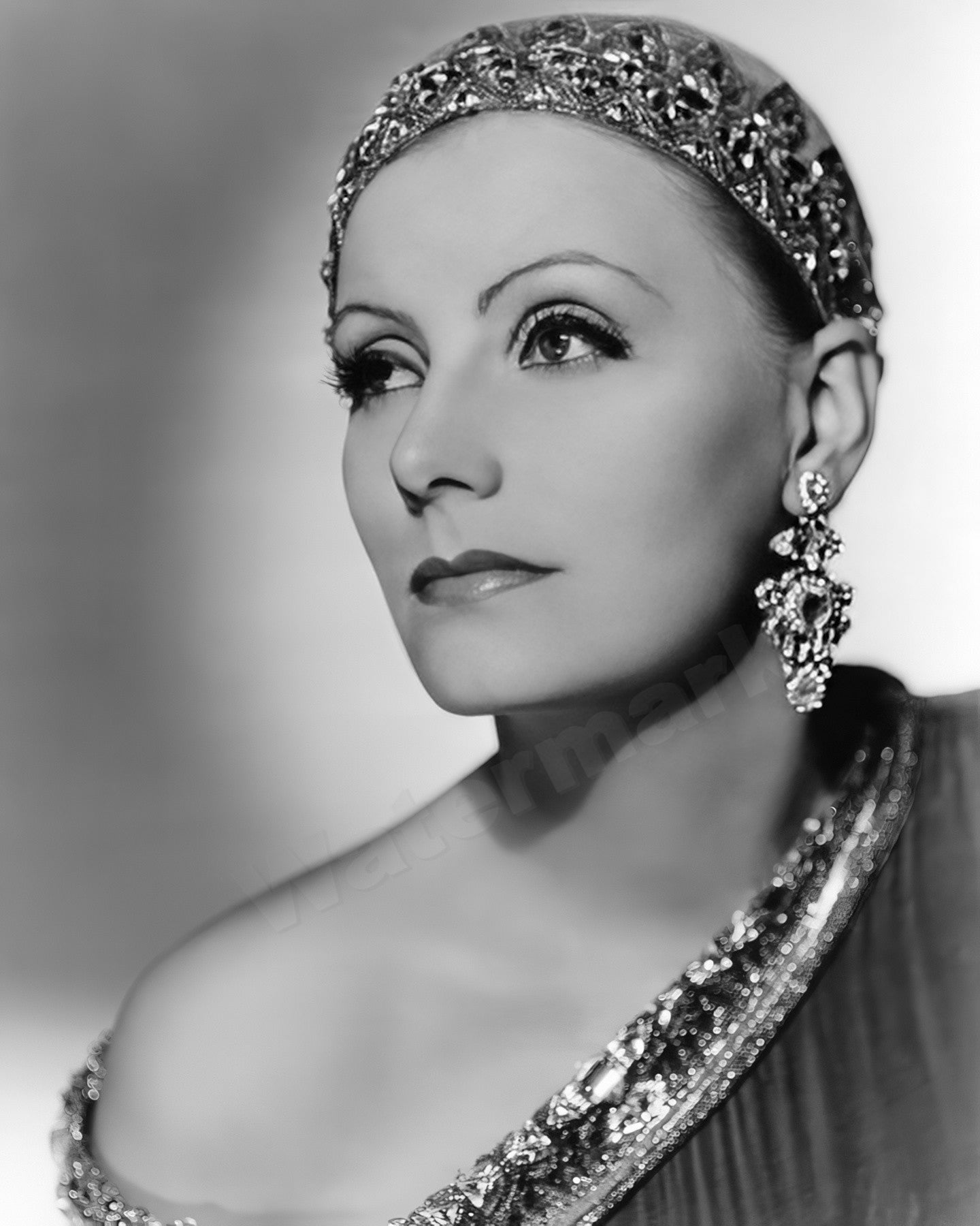 Greta Garbo Elegant Profile B&W Photo - Celebrity Actresses